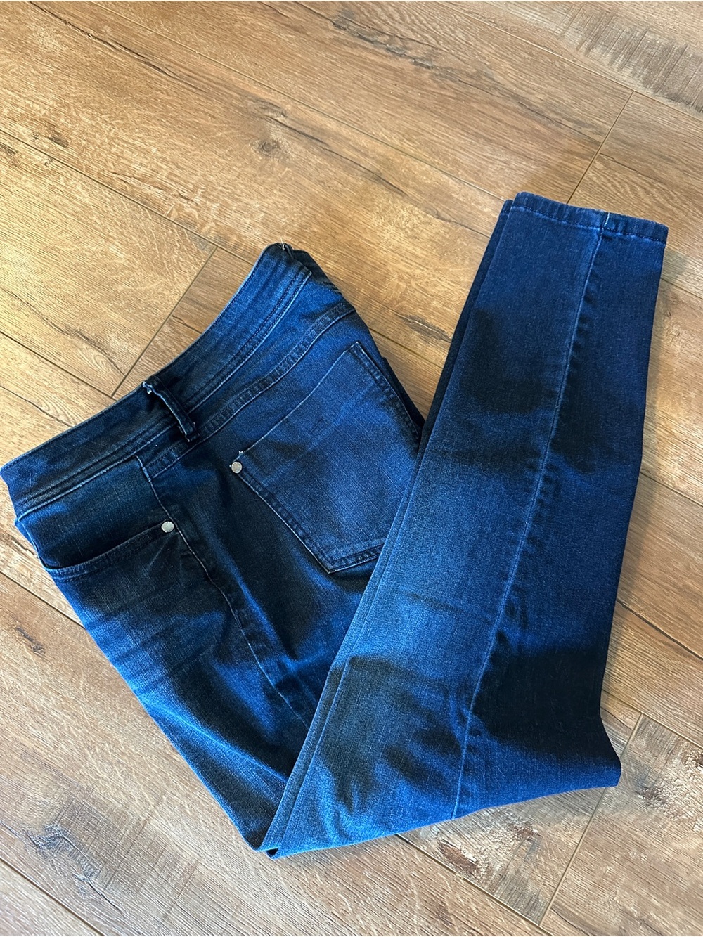 Elle women’s mid rise Skinny Jeans Size 12 stretch dark wash